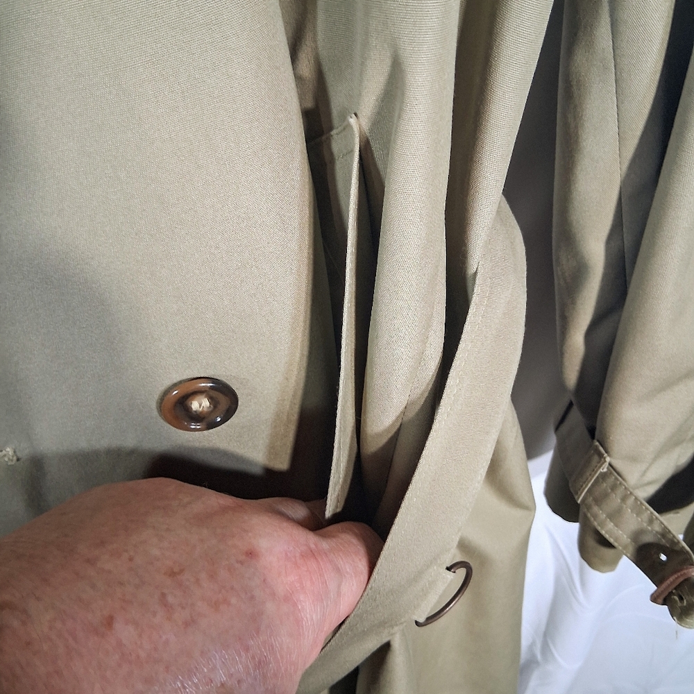Men's Vintage Timeless London Fog 40 Long Beige/Khaki Trenchcoat/Raincoat - Picture 9 of 10